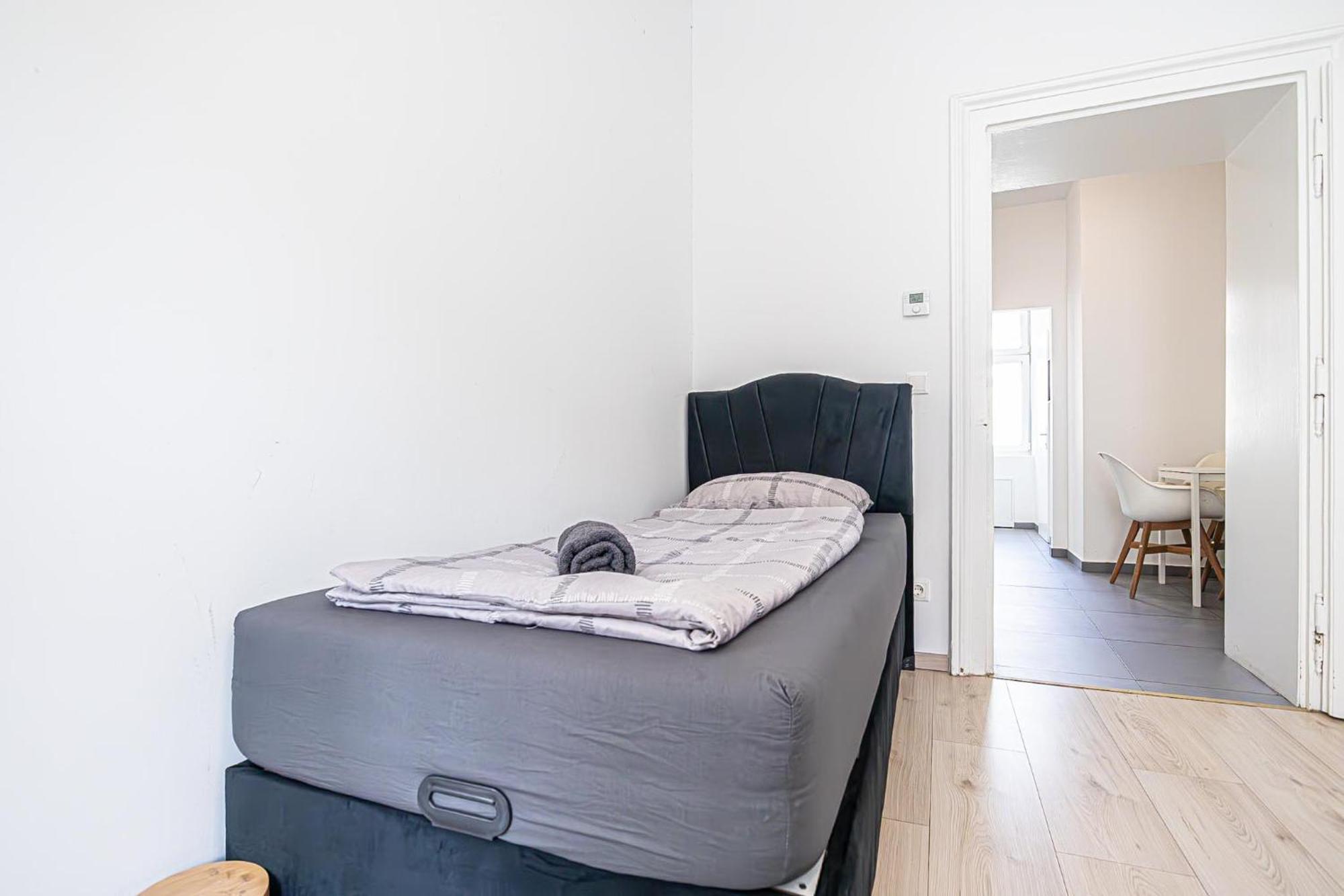 Lovely 2br 15 Min From Centre In Apartment *