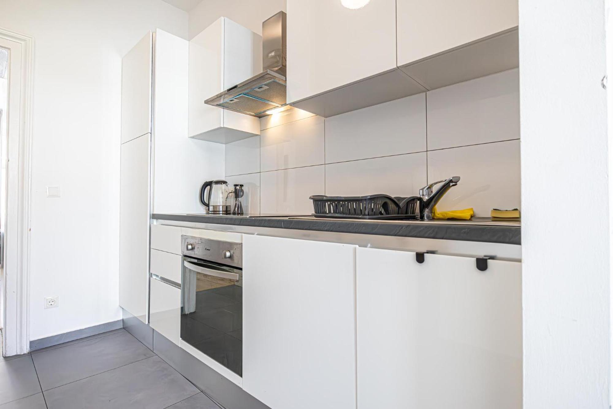 Lovely 2br 15 Min From Centre In Apartment *